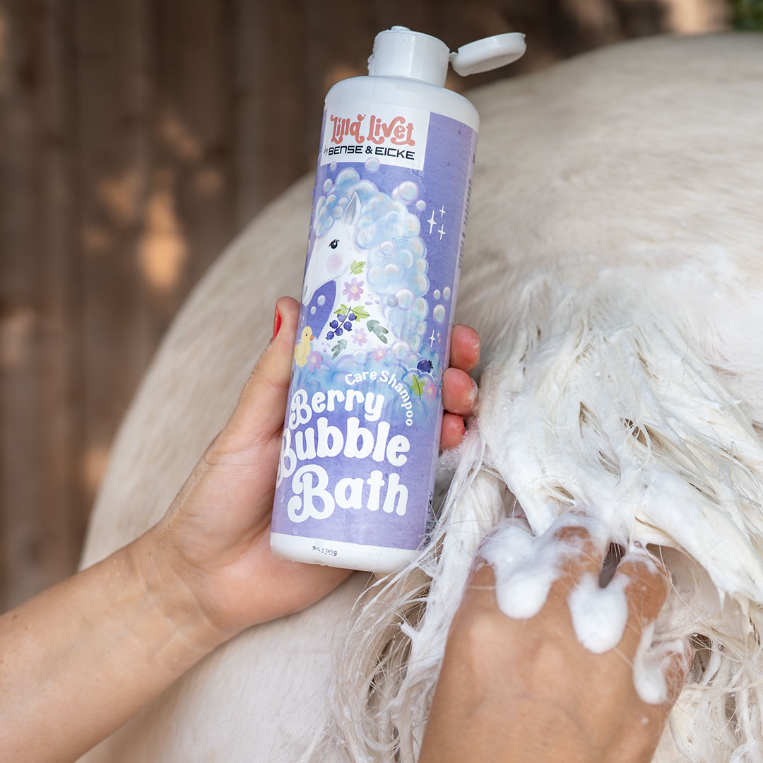 9150_Lilla_Livet_Berry_Bubble_Bath_5.jpg