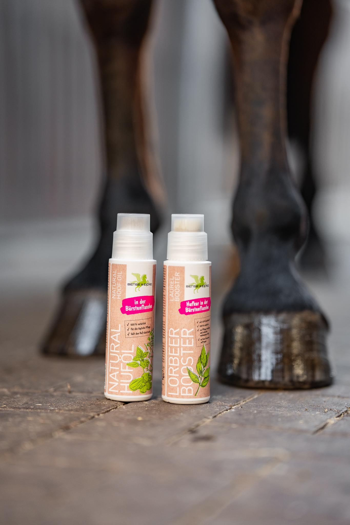 819_829_BenseundEicke_Natural_Hufoel_LorbeerBooster_Buerstenflaschen_200ml_2.jpg